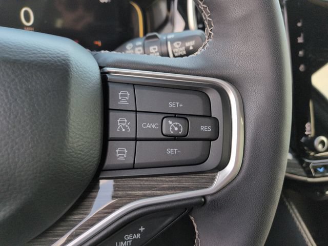 Used 2022 Jeep Wagoneer Series III AWD/4WD image 41