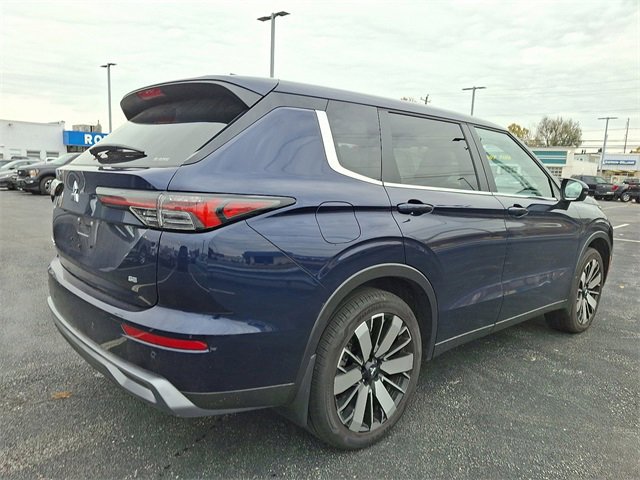 Used 2025 Mitsubishi Outlander SE image 4