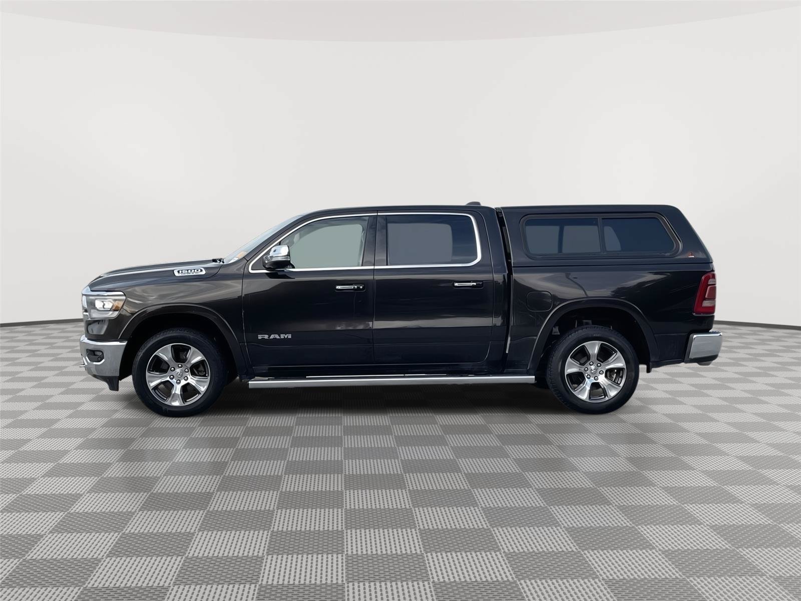 Used 2019 RAM 1500 Laramie AWD/4WD image 2