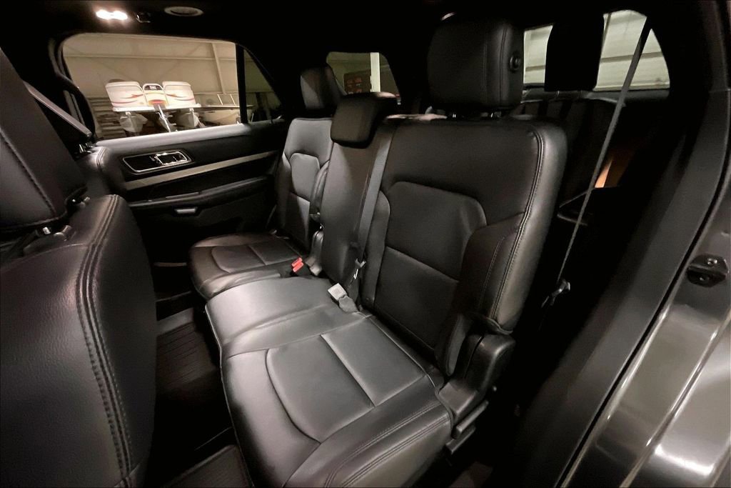 Certified 2018 Ford Explorer XLT w/ Equipment Group 202A AWD/4WD image 25