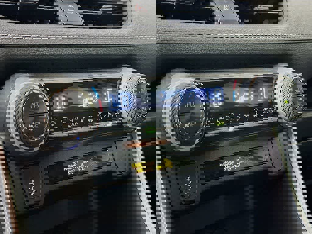 Used 2021 Toyota RAV4 LE image 21