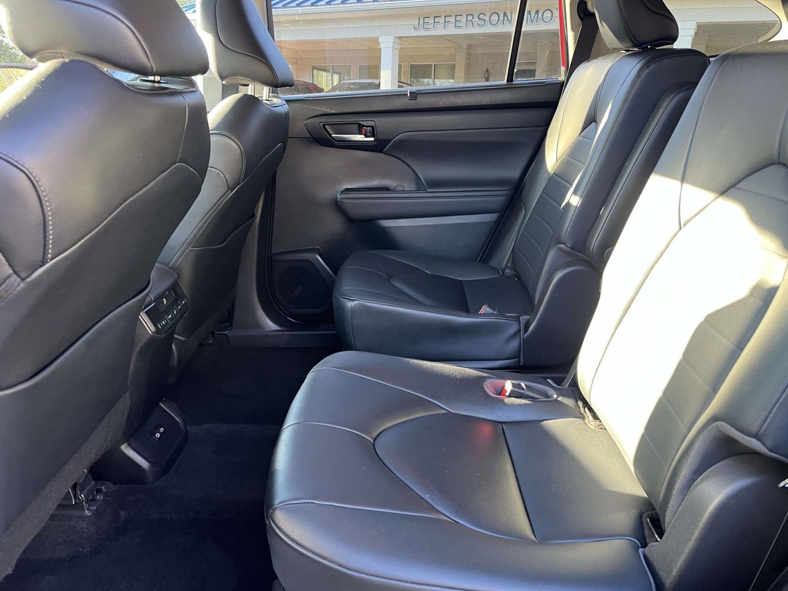 Used 2023 Toyota Highlander XLE image 13