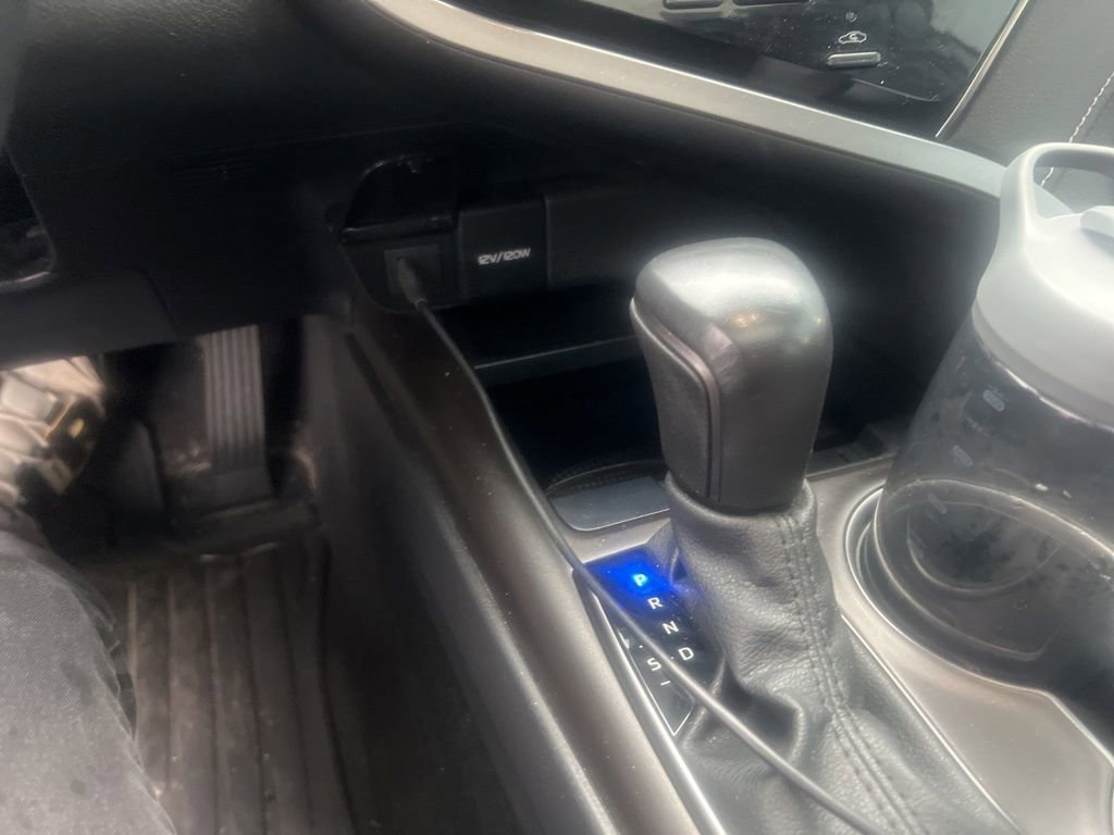 Used 2022 Toyota Camry SE w/ Cold Weather Package image 16