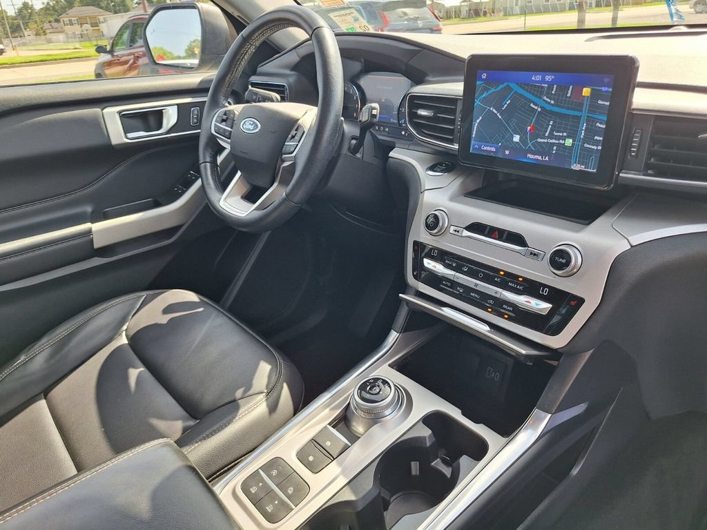 Certified 2020 Ford Explorer XLT w/ Equipment Group 202A RWD image 30