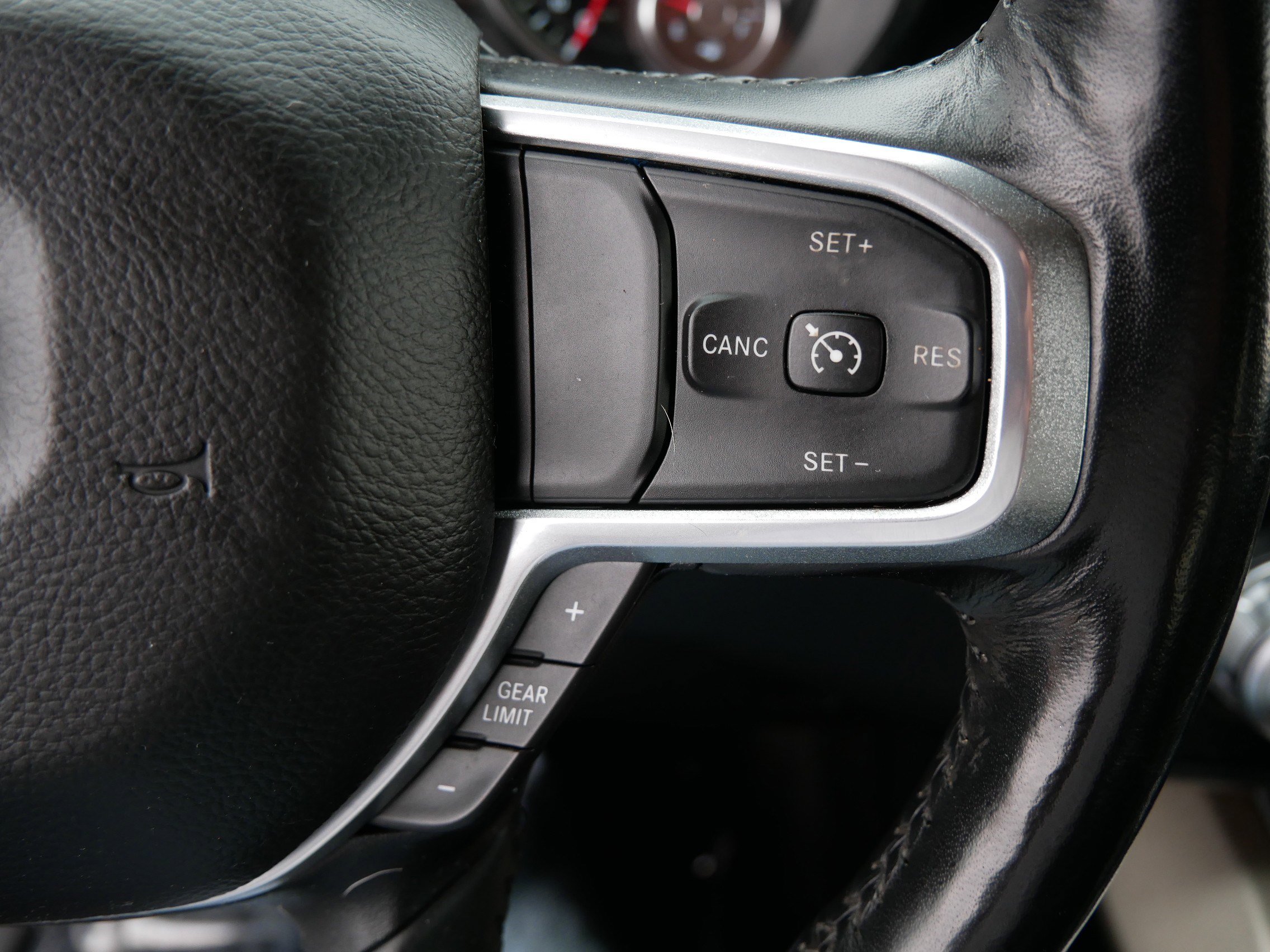 Used 2020 RAM 1500 Laramie AWD/4WD image 29