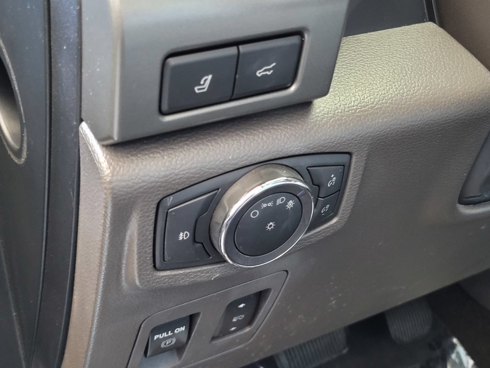 Certified 2018 Ford Expedition XLT w/ Equipment Group 202A RWD image 18