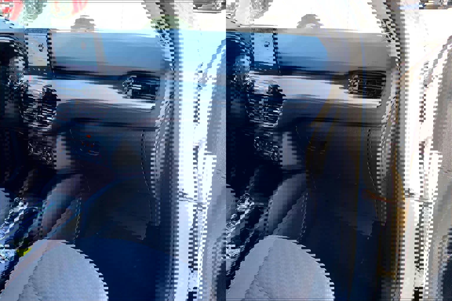 Certified 2022 Ford Escape SE w/ SE Sport Appearance Package FWD image 17