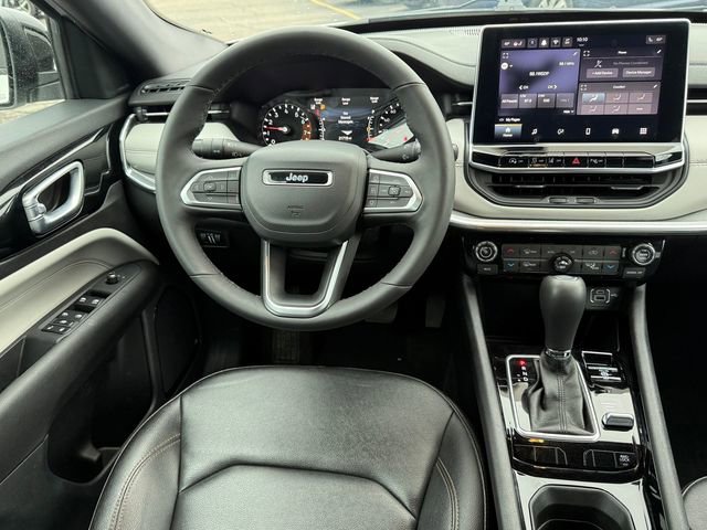Used 2024 Jeep Compass Limited image 8