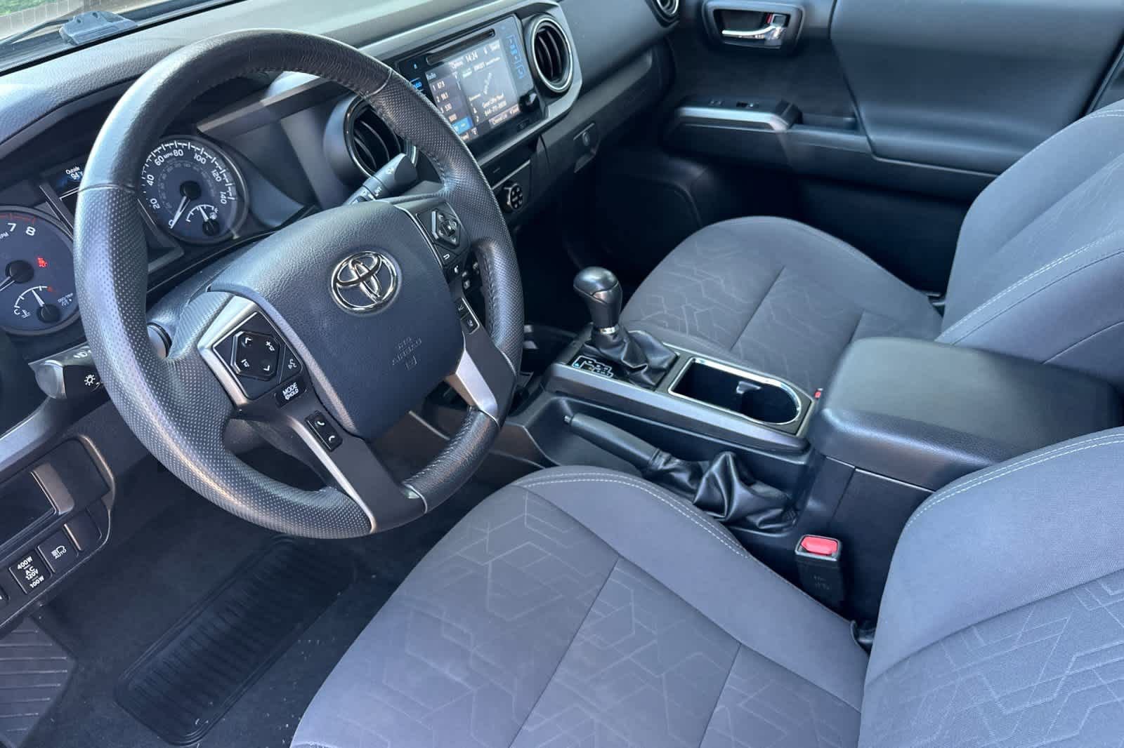 Used 2018 Toyota Tacoma TRD Off-Road AWD/4WD image 12