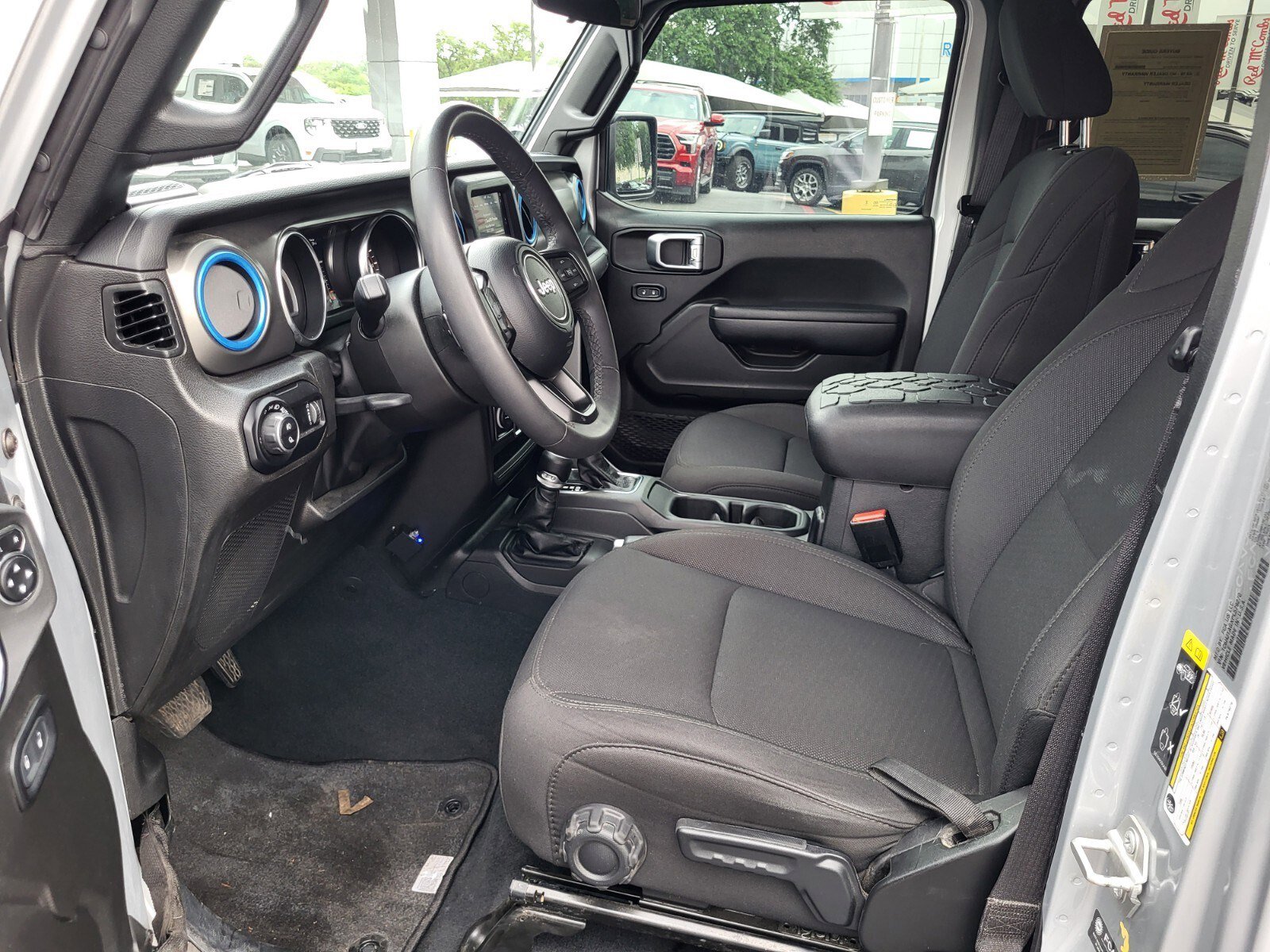 Used 2023 Jeep Gladiator Willys AWD/4WD image 18