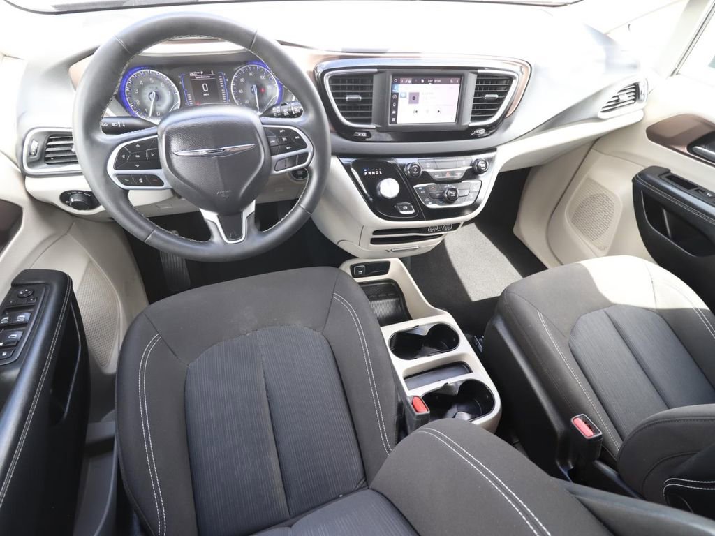 Used 2023 Chrysler Voyager LX FWD image 2