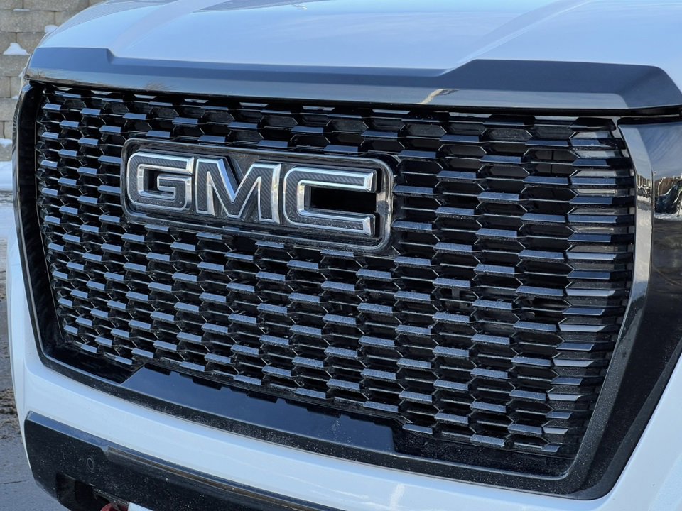 Used 2023 GMC Yukon XL AT4 image 47