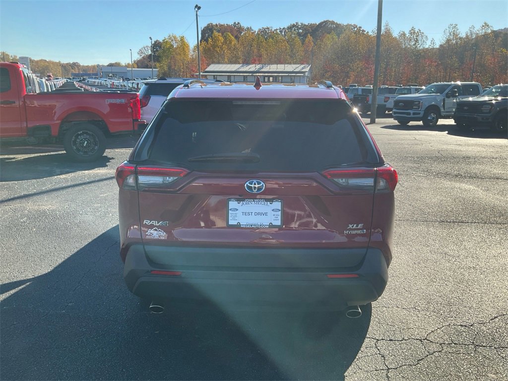 Used 2022 Toyota RAV4 XLE image 4