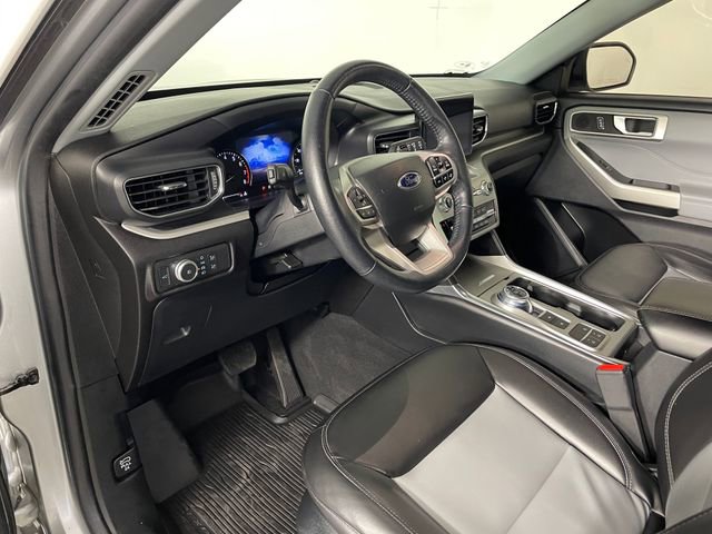 Certified 2022 Ford Explorer XLT w/ Equipment Group 202A RWD image 3