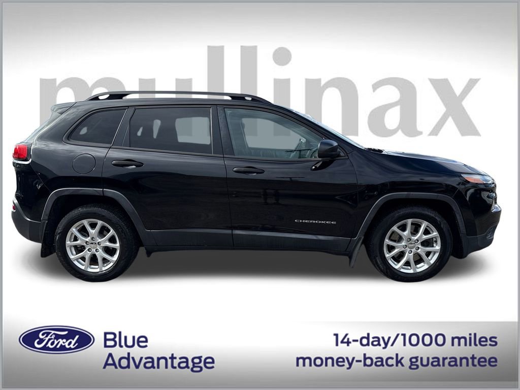 Used 2017 Jeep Cherokee Sport image 2