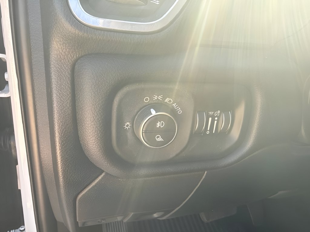Used 2022 RAM 3500 Laramie AWD/4WD image 13