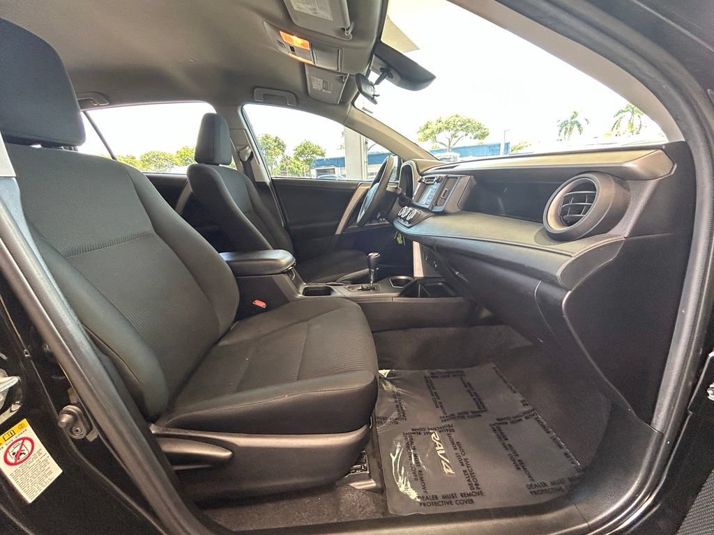 Used 2018 Toyota RAV4 LE FWD image 23