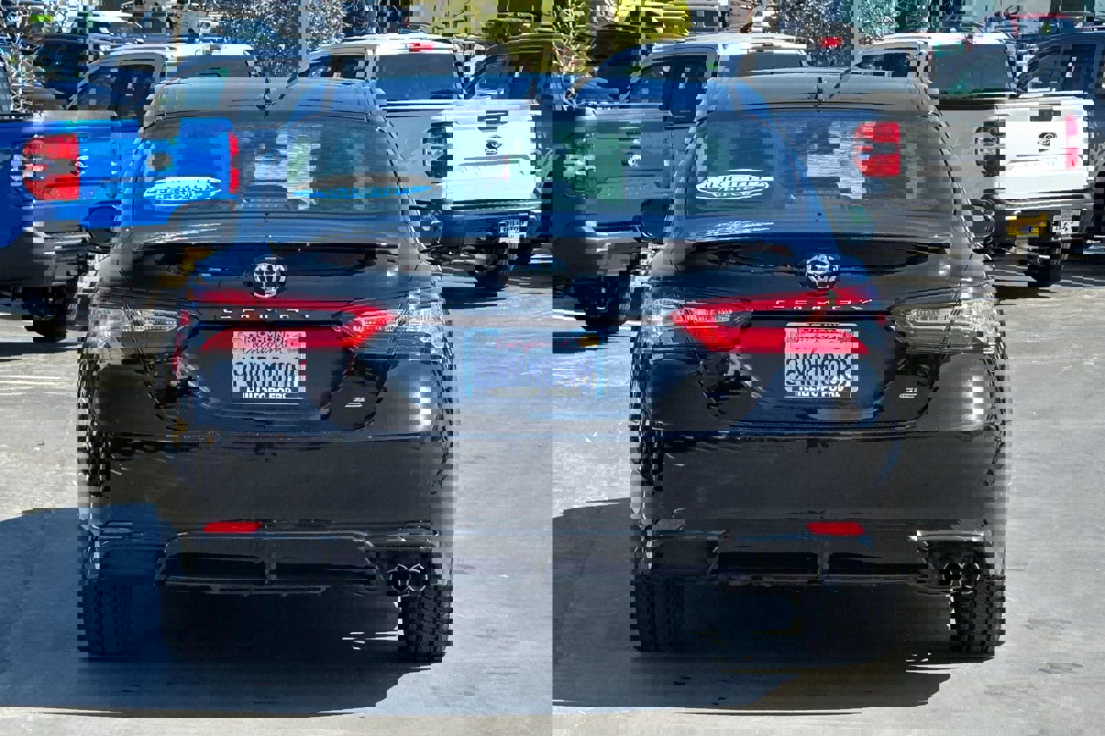 Used 2020 Toyota Camry SE image 4