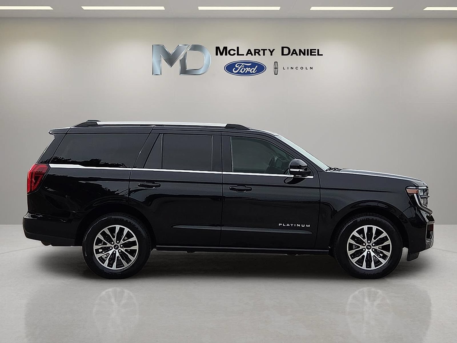 Certified 2025 Ford Expedition Platinum AWD/4WD image 6