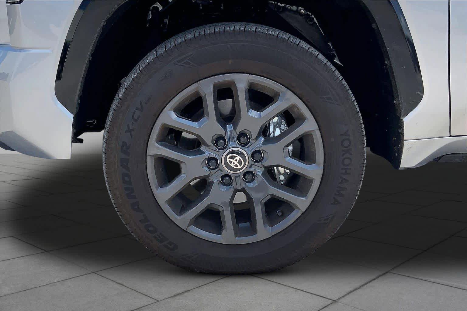 Used 2026 Toyota Tundra Platinum AWD/4WD image 11