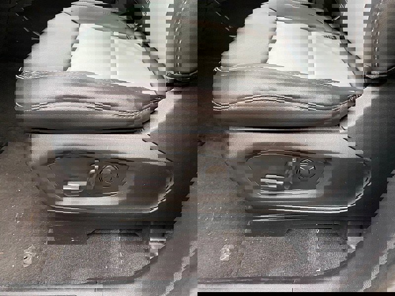 Certified 2022 Ford Explorer XLT w/ Equipment Group 202A image 29