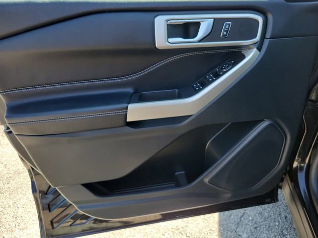 Certified 2022 Ford Explorer XLT w/ Equipment Group 202A image 17