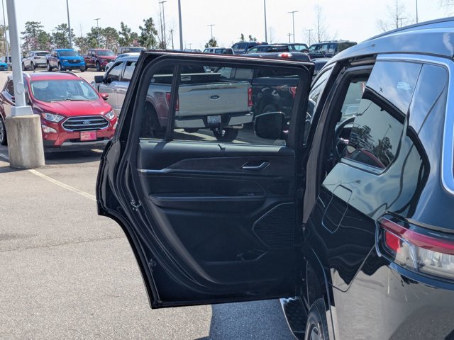 Used 2023 Jeep Grand Cherokee L Overland w/ Luxury Tech Group IV RWD image 30