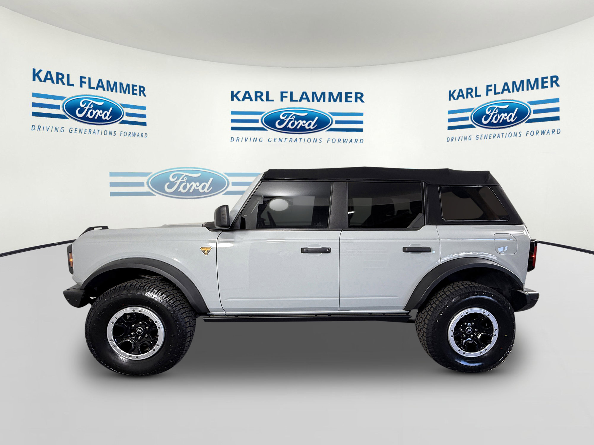 Certified 2022 Ford Bronco Badlands w/ Sasquatch Package AWD/4WD image 5