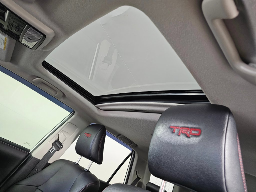 Used 2021 Toyota 4Runner TRD Off-Road Premium w/ Moonroof Package AWD/4WD image 25
