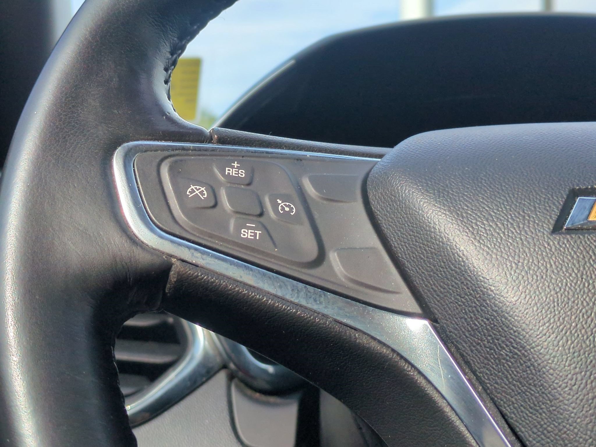 Used 2018 Chevrolet Equinox Premier FWD image 17