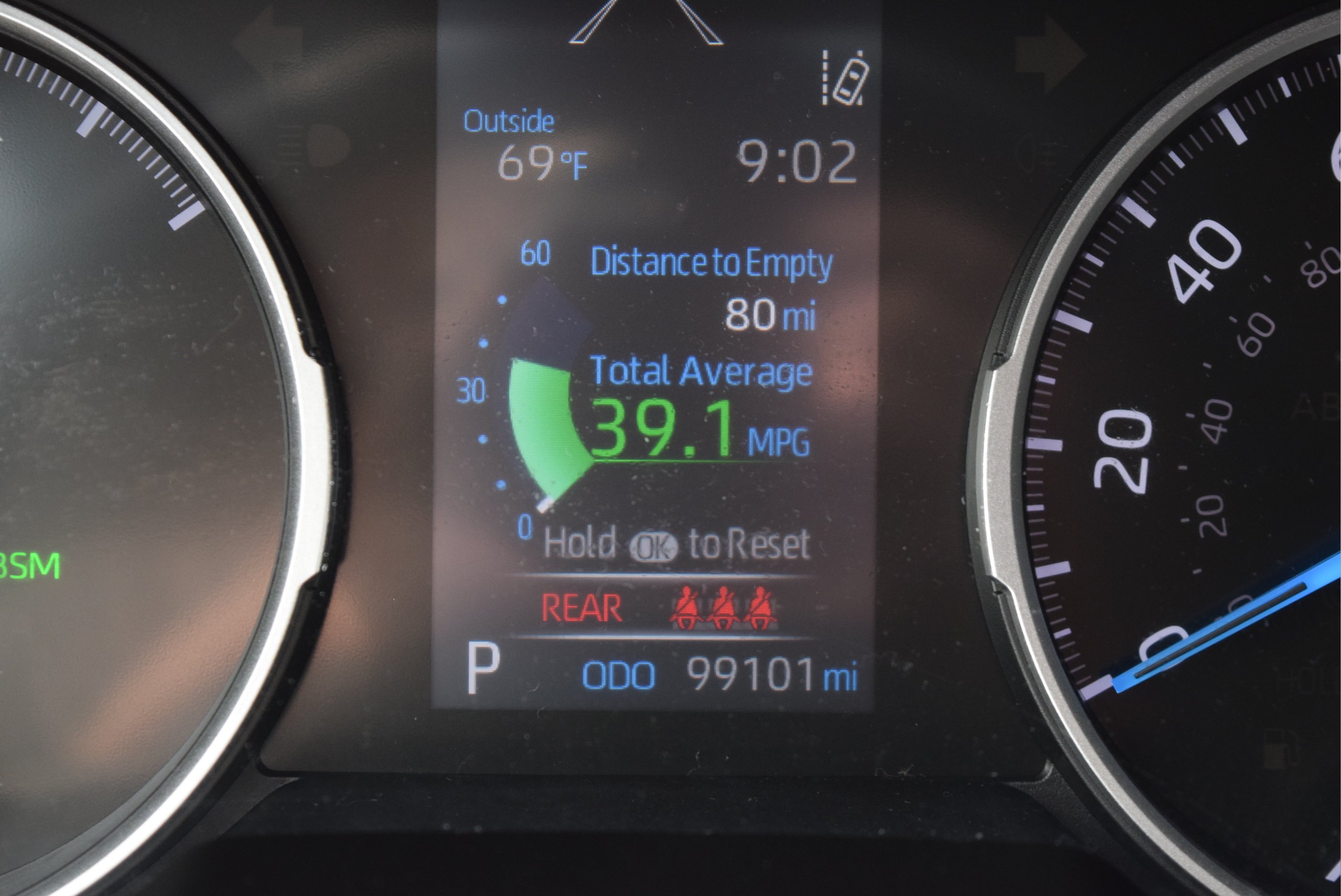 Used 2021 Toyota RAV4 LE w/ Carpet Mat Package (TMS) AWD/4WD image 12