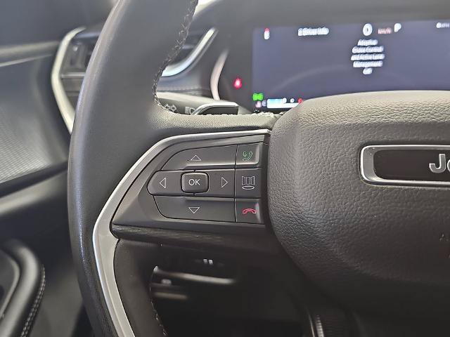 Used 2025 Jeep Grand Cherokee Altitude AWD/4WD image 17