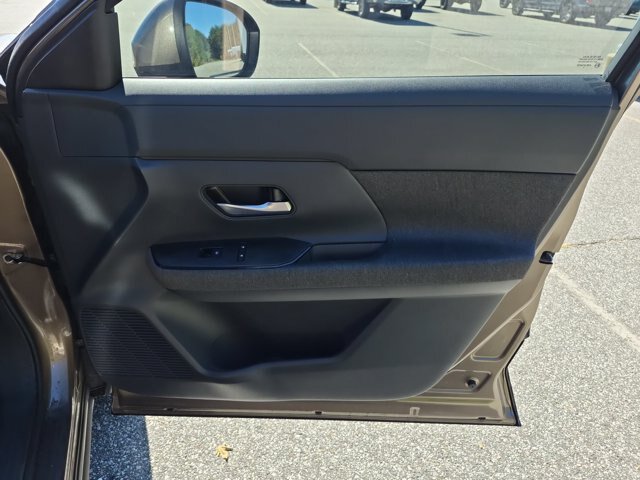 Used 2025 Nissan Kicks SV w/ SV Premium Package FWD image 33
