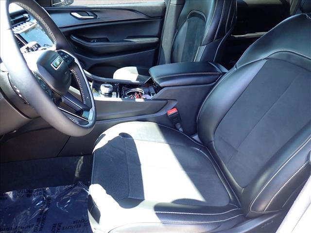 Used 2023 Jeep Grand Cherokee Altitude AWD/4WD image 13