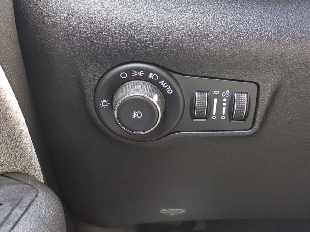 Used 2025 Jeep Compass Latitude AWD/4WD image 14