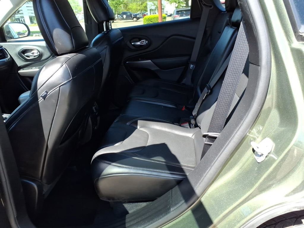 Used 2021 Jeep Cherokee Latitude Lux w/ Comfort/Convenience Group AWD/4WD image 11