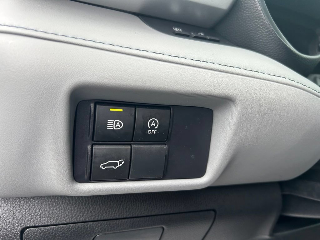 Used 2023 Toyota Highlander LE AWD/4WD image 19