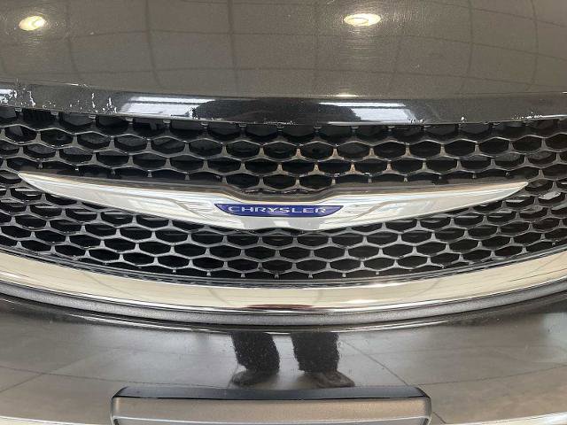 Used 2020 Chrysler Pacifica Touring image 33