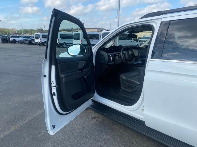 Certified 2025 Ford Expedition Active AWD/4WD image 9