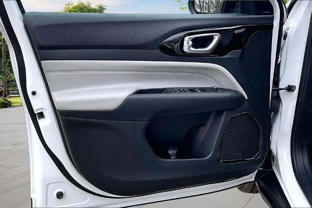 Used 2023 Jeep Compass Limited image 22