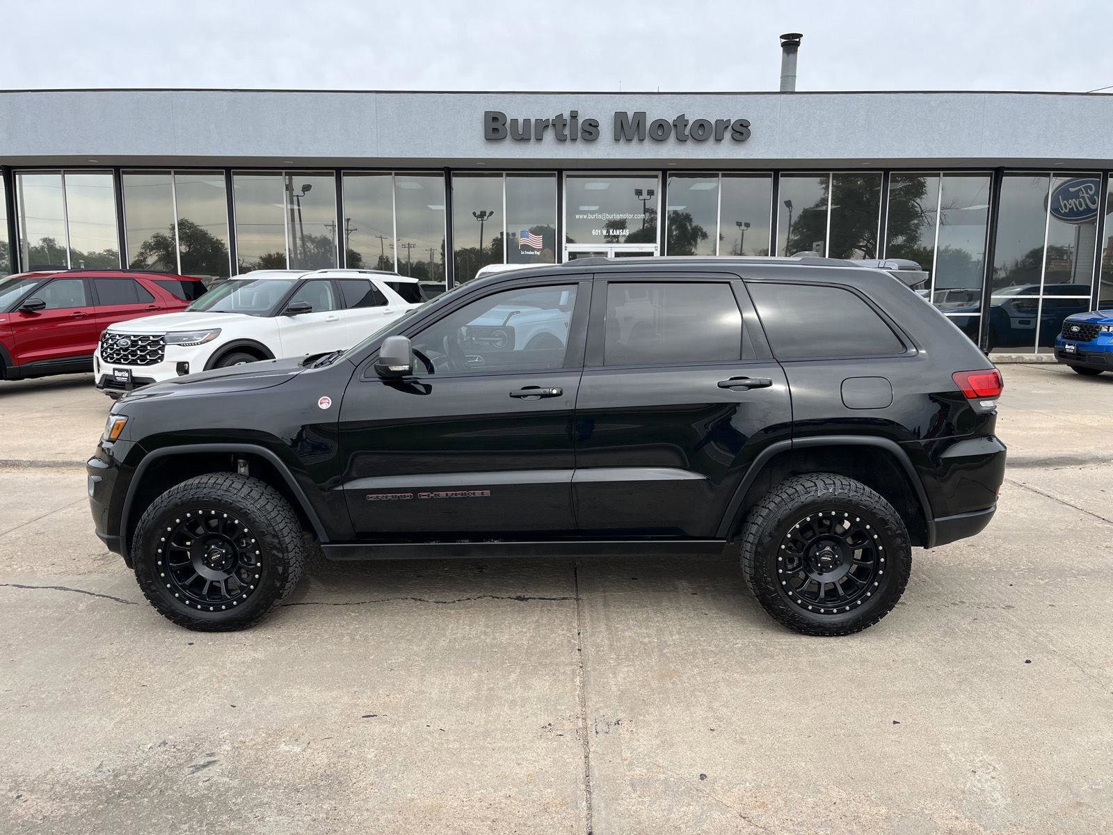 Used 2018 Jeep Grand Cherokee Trailhawk w/ Trailhawk Luxury Group image 2