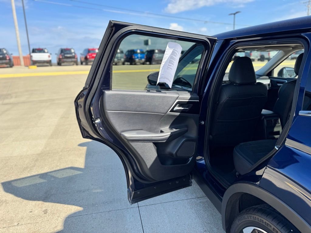 Used 2024 Mitsubishi Outlander SE image 27