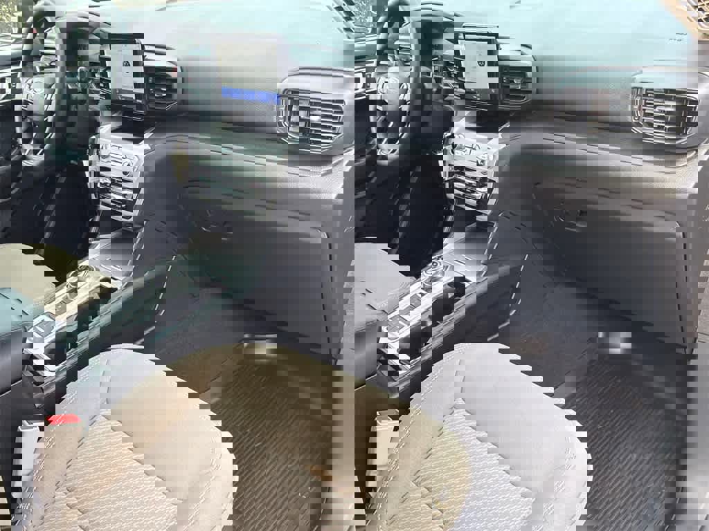 Certified 2024 Ford Explorer Base image 13