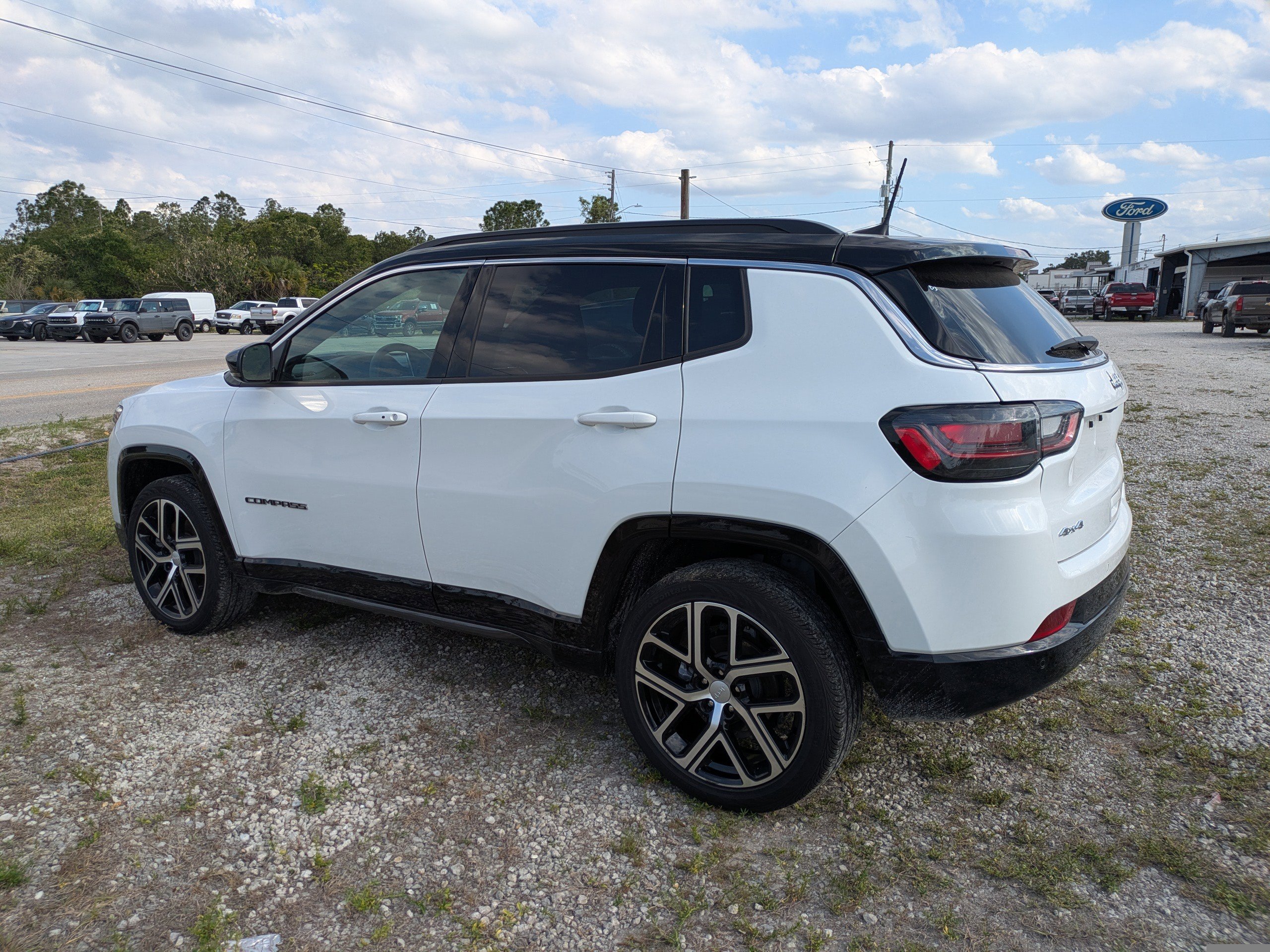 Used 2024 Jeep Compass Limited w/ Elite Group AWD/4WD image 6