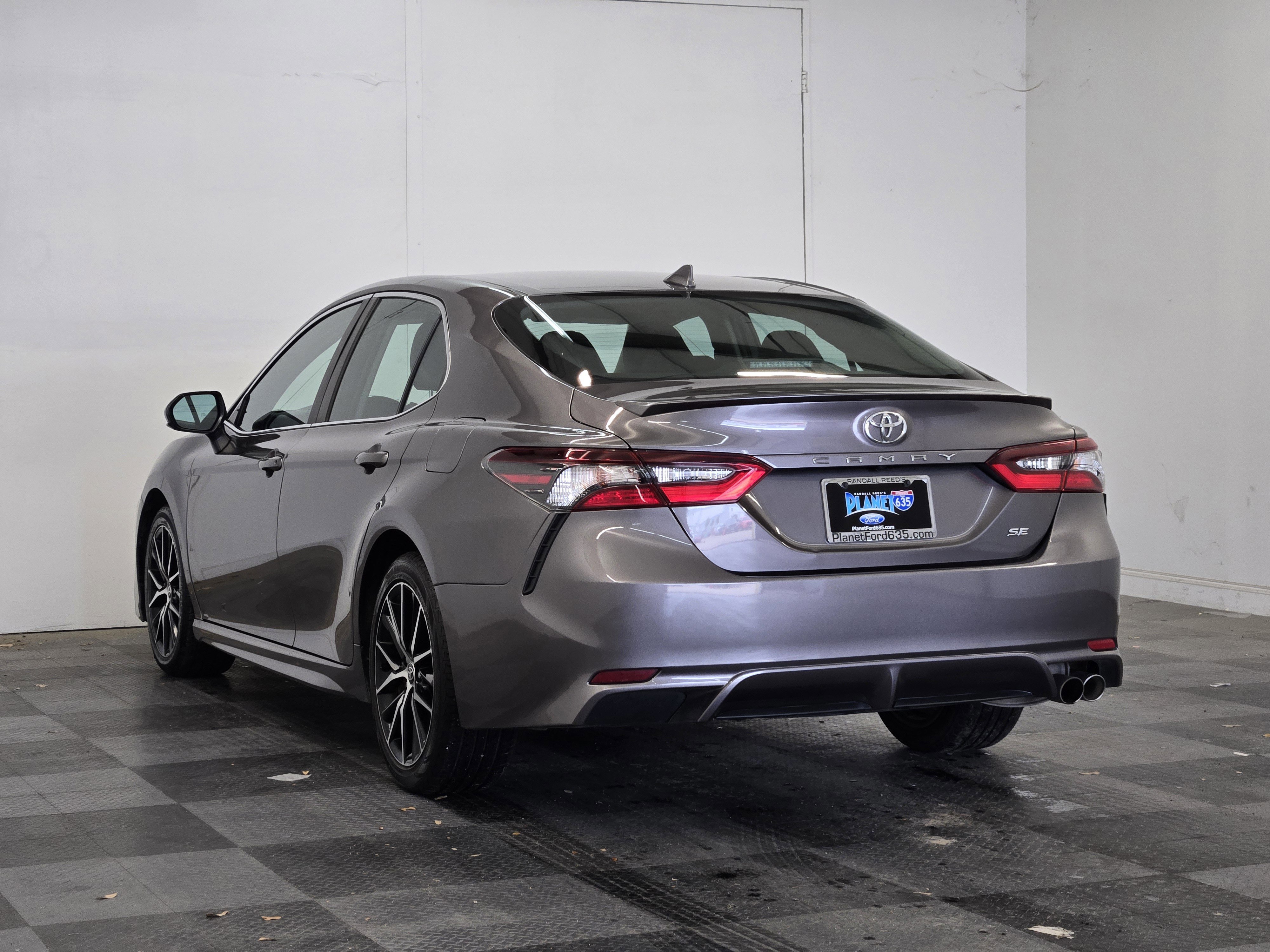 Used 2021 Toyota Camry SE FWD video 2