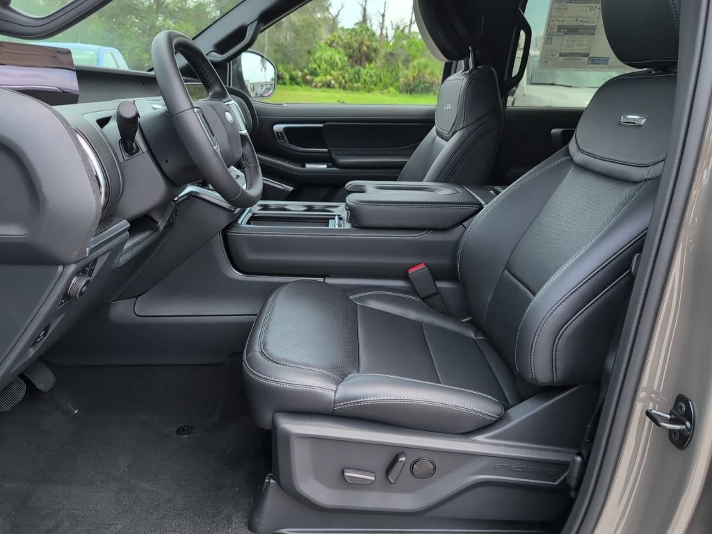 Certified 2027 Ford Expedition Platinum w/ Stealth Appearance Package AWD/4WD image 8