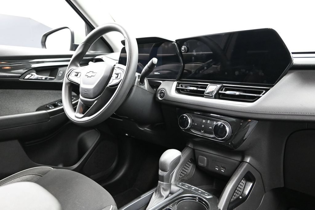 Used 2025 Chevrolet TrailBlazer LT AWD/4WD image 11