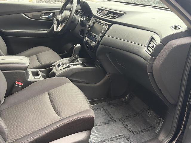 Used 2018 Nissan Rogue SV image 11