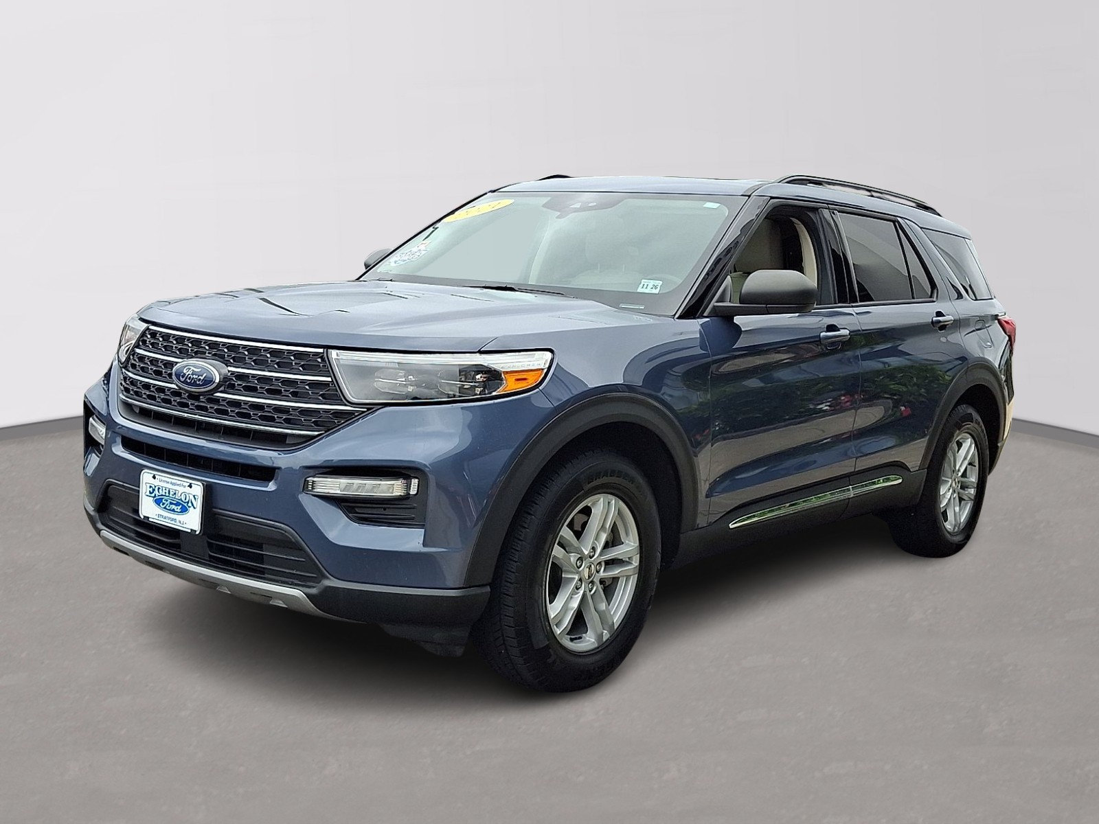Certified 2021 Ford Explorer XLT w/ Equipment Group 202A AWD/4WD image 3
