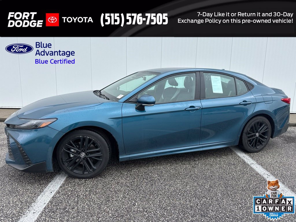 Used 2025 Toyota Camry SE FWD image 1